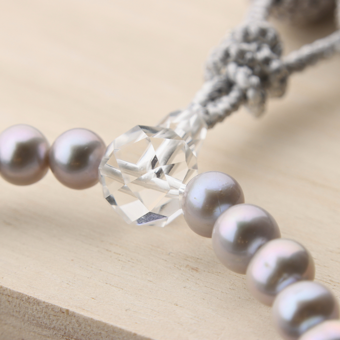 数珠 女性用 淡水真珠グレー8mm玉 本水晶切子仕立 正絹房